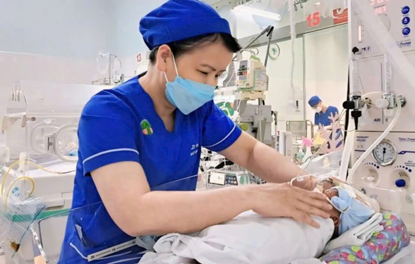 Hơn 40 Ngày Nỗ Lực Cứu Bé Sinh Non Người Nước Ngoài - Ảnh 1. Hơn 40 Ngày Nỗ Lực Cứu Bé Sinh Non Người Nước Ngoài - Ảnh 1.
