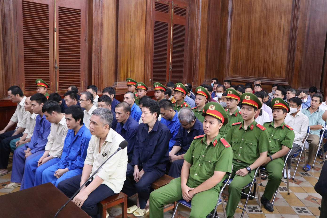 X&eacute;t xử hối lộ tại Trung t&acirc;m đăng kiểm xe cơ giới 50 - 04 V với 64 bị c&aacute;o hầu t&ograve;a - Ảnh 2.