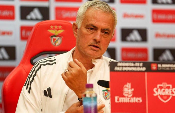 Mourinho nổi giận, bắt cầu thủ Benfica tự vấn sau thất bại - Ảnh 1.