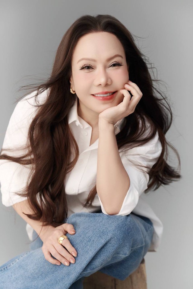 Việt Hương livestream để lộ hình ảnh lạ- Ảnh 4.