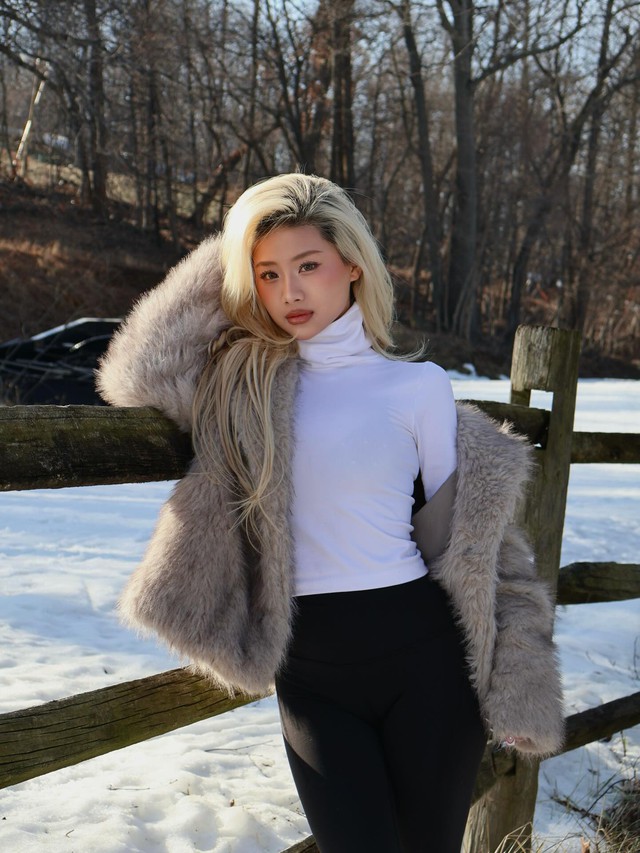 Louis Phạm không cần hở bạo vẫn xinh hết nấc, cực tình bên bạn trai Việt kiều bất chấp loạt drama- Ảnh 1. Louis Phạm không cần hở bạo vẫn xinh hết nấc, cực tình bên bạn trai Việt kiều bất chấp loạt drama- Ảnh 1.