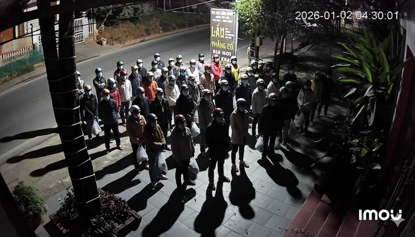 "Tr&iacute; kh&ocirc;n của chồng ta đ&acirc;y": C&uacute; g&aacute;nh v&aacute;c gia đ&igrave;nh cồng kềnh v&agrave; độc lạ nhất MXH h&ocirc;m nay- Ảnh 1.