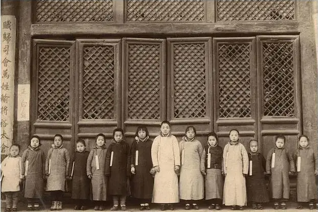 Ảnh hiếm cuối nhà Thanh: Tuyển tú vào hoàng cung không như phim, thiếu nữ miền Nam gây chú ý - Ảnh 3.