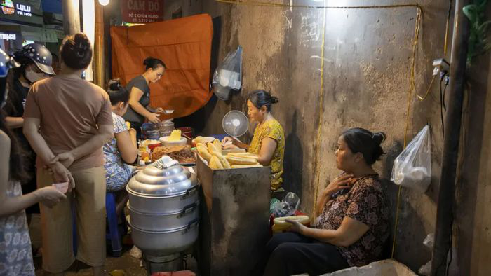 Vì sao gọi là “pate Cột Đèn”? Nơi mua chuẩn của người Hải Phòng, chỉ bán vào buổi tối ít du khách biết - Ảnh 3.