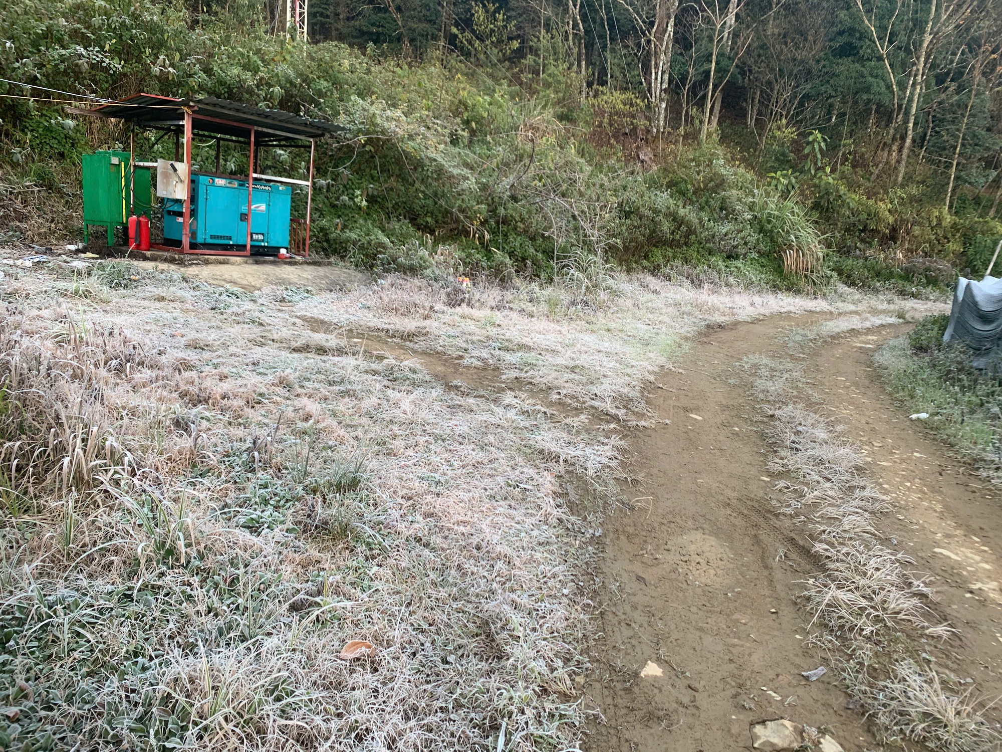 VIDEO: Băng giá xuất hiện tại một tỉnh miền Trung khi nhiệt độ xuống âm 5 độ C - Ảnh 3.