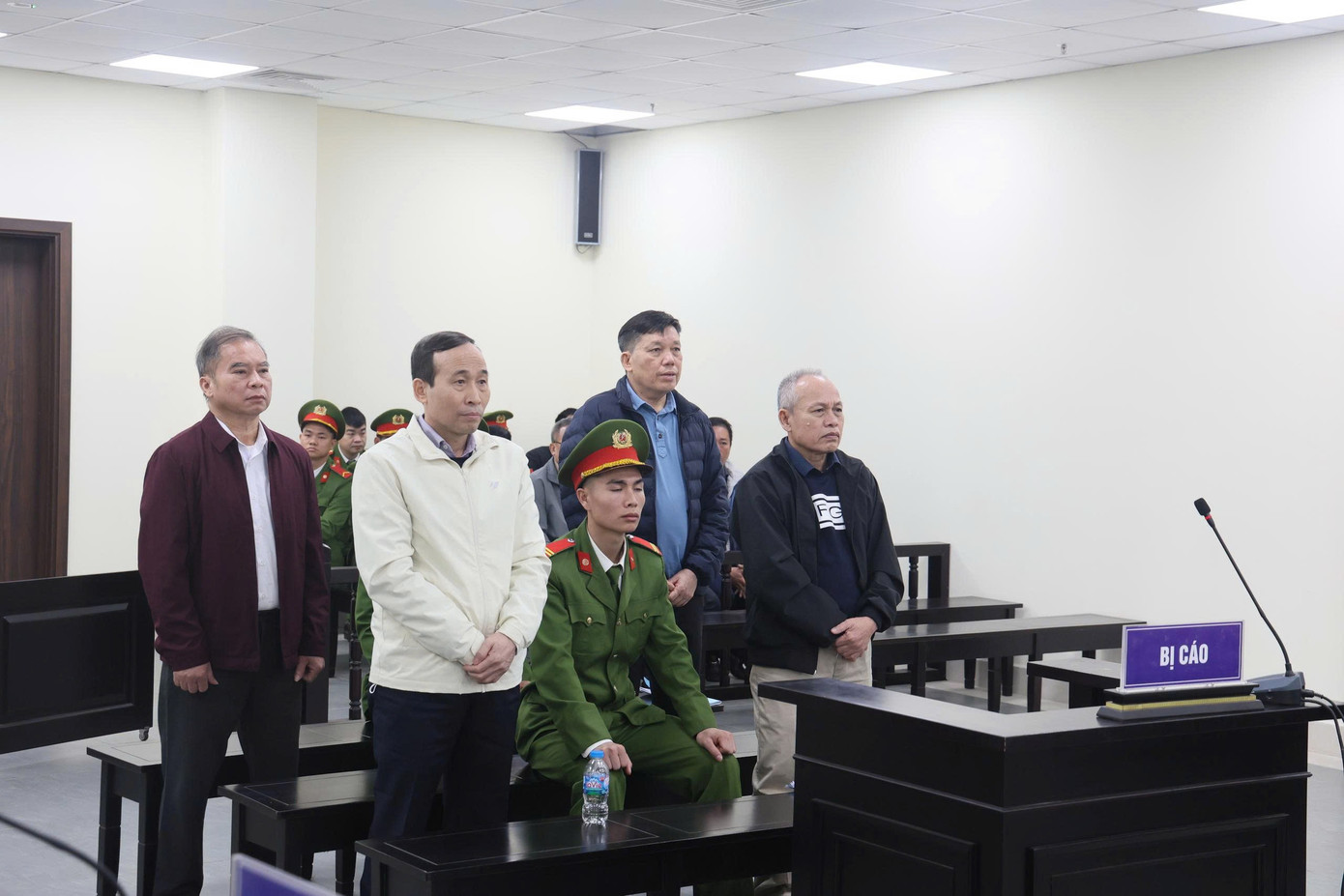 Cựu l&atilde;nh đạo Đắk Lắk lĩnh &aacute;n 16 năm t&ugrave; v&igrave; nhận hối lộ 11 , 1 tỷ đồng - Ảnh 1.