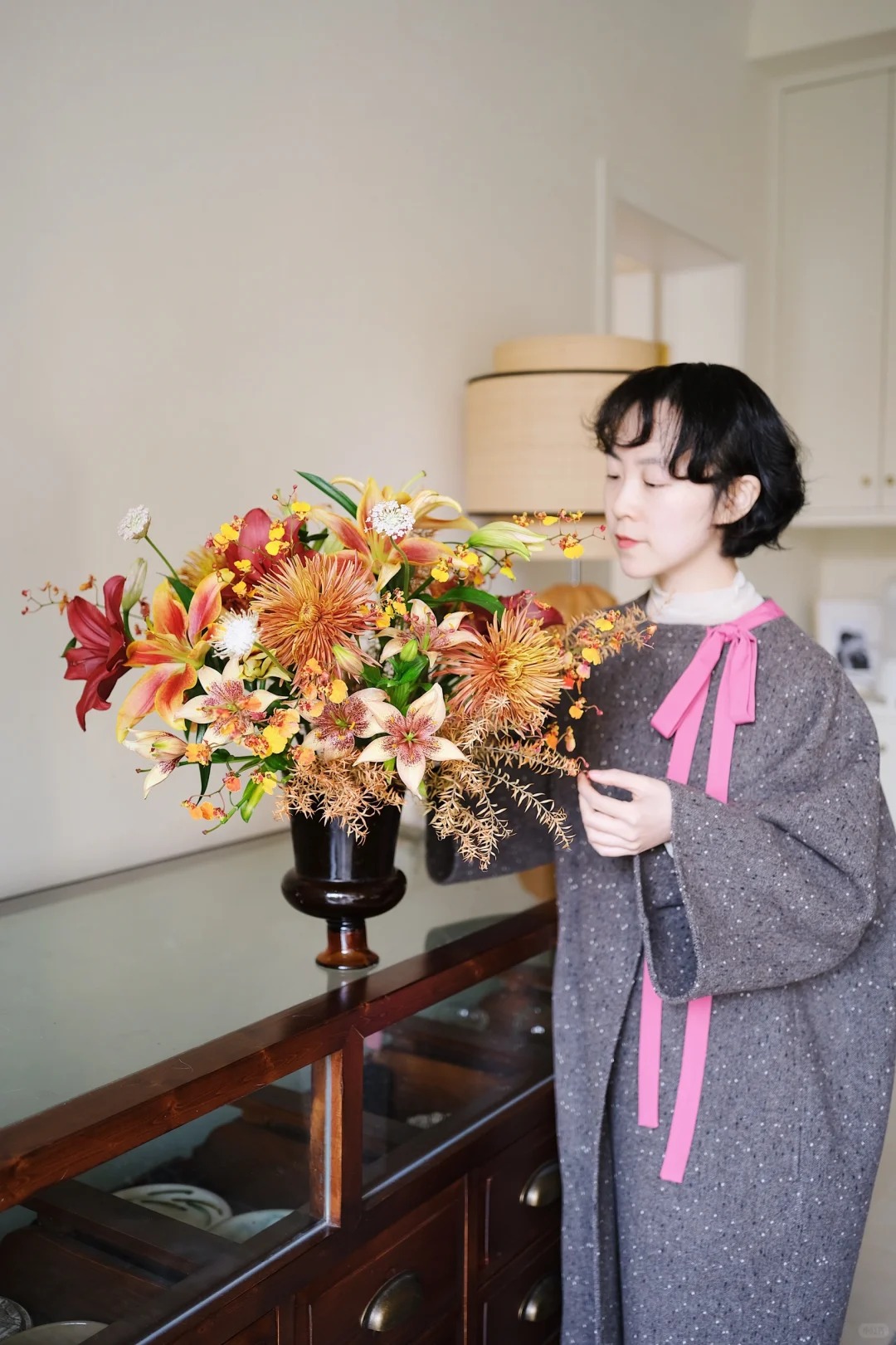 Tranh c&atilde;i về hoa Ly ng&agrave;y Tết: N&ecirc;n chưng hay ki&ecirc;ng để mang t&agrave;i lộc? - Ảnh 2.