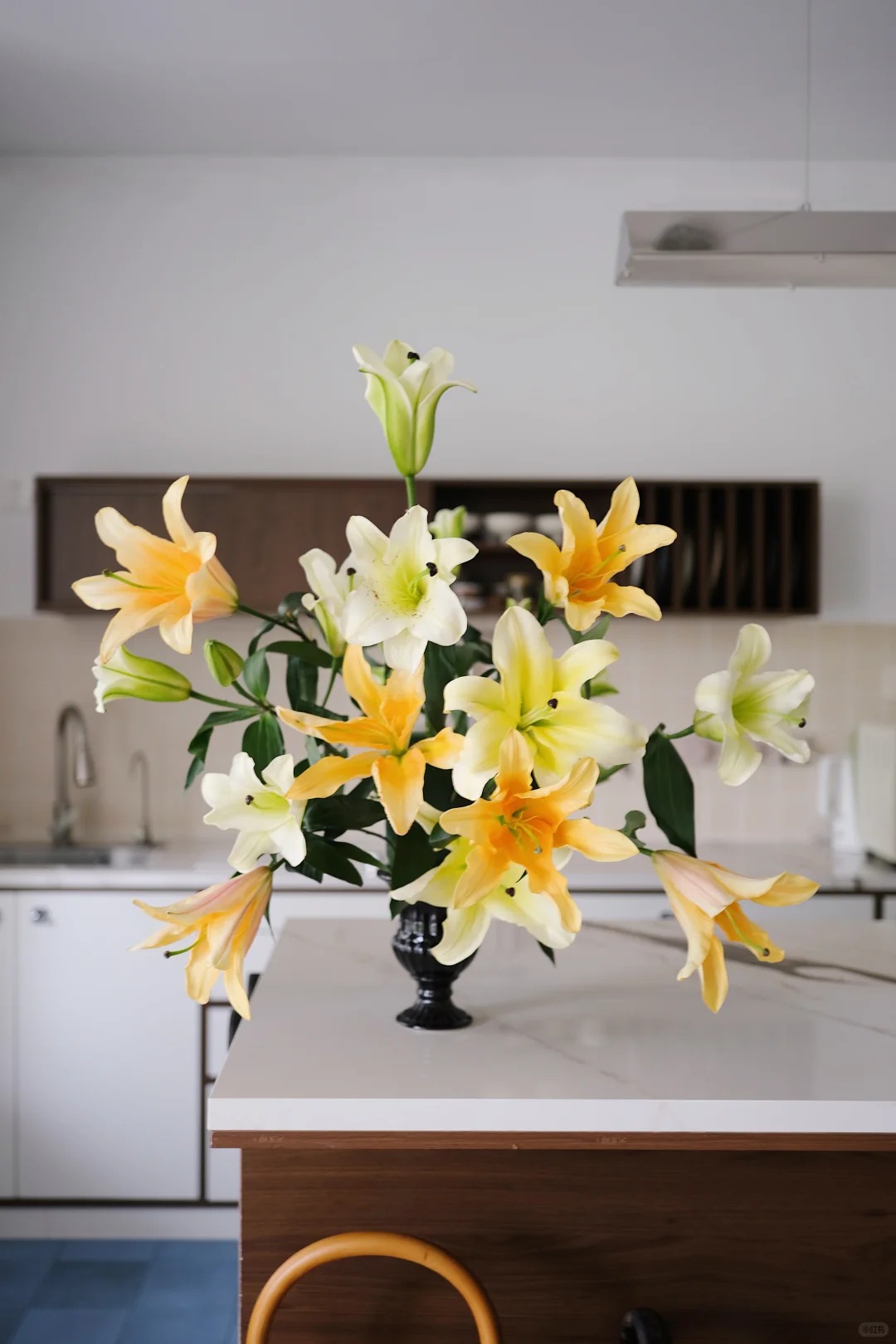 Tranh c&atilde;i về hoa Ly ng&agrave;y Tết: N&ecirc;n chưng hay ki&ecirc;ng để mang t&agrave;i lộc? - Ảnh 6.