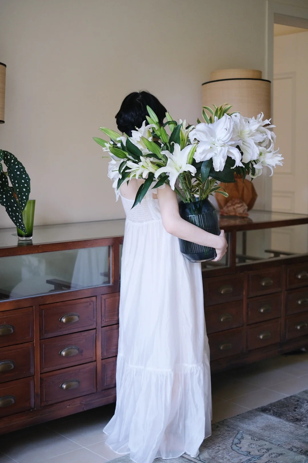 Tranh c&atilde;i về hoa Ly ng&agrave;y Tết: N&ecirc;n chưng hay ki&ecirc;ng để mang t&agrave;i lộc? - Ảnh 18.