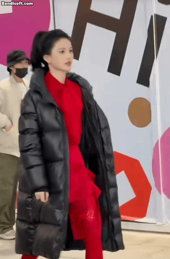 Mặc đồ xấu như mỹ nhân này mà cũng dám ra đường: Giống hệt bình chữa cháy biết đi, có tỉnh táo không đấy?- Ảnh 3.