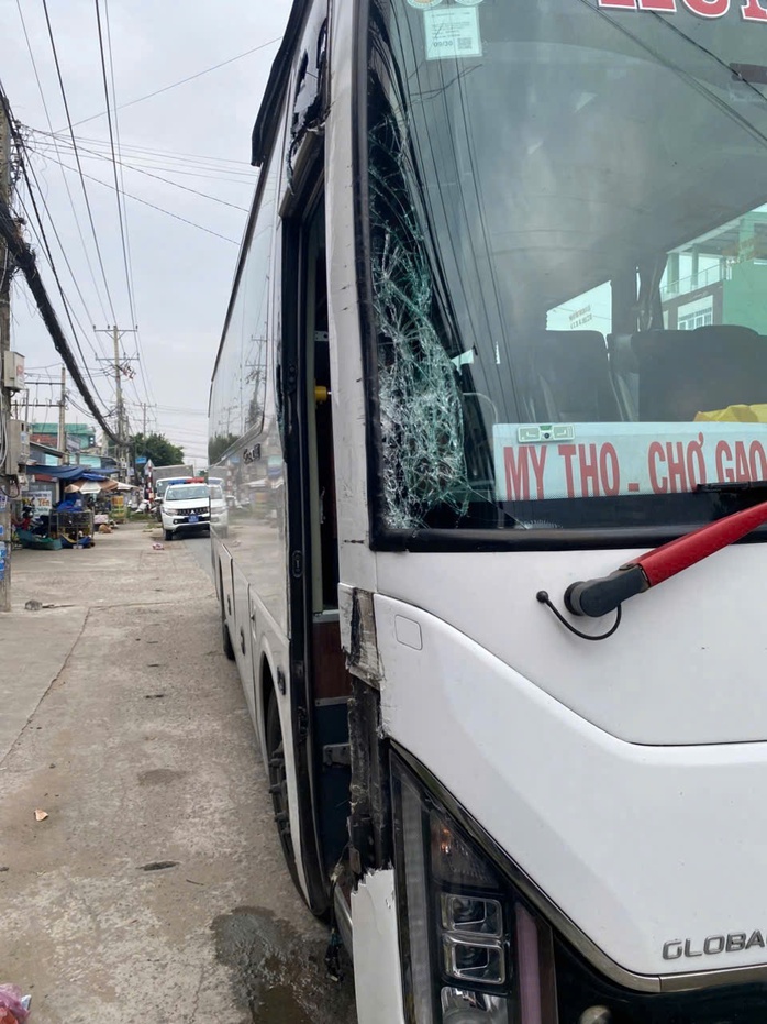 CLIP: Thêm 1 tài xế hãng xe Hùng Hiếu gây “bão” mạng xã hội - Ảnh 3.