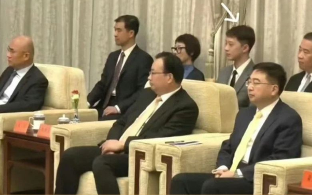 Bản tin thời sự xuất hiện 1 nam thần tại hội nghị thượng đỉnh, 23 tuổi l&agrave; c&ocirc;ng chức - đại biểu của giới văn ho&aacute; - Ảnh 3.