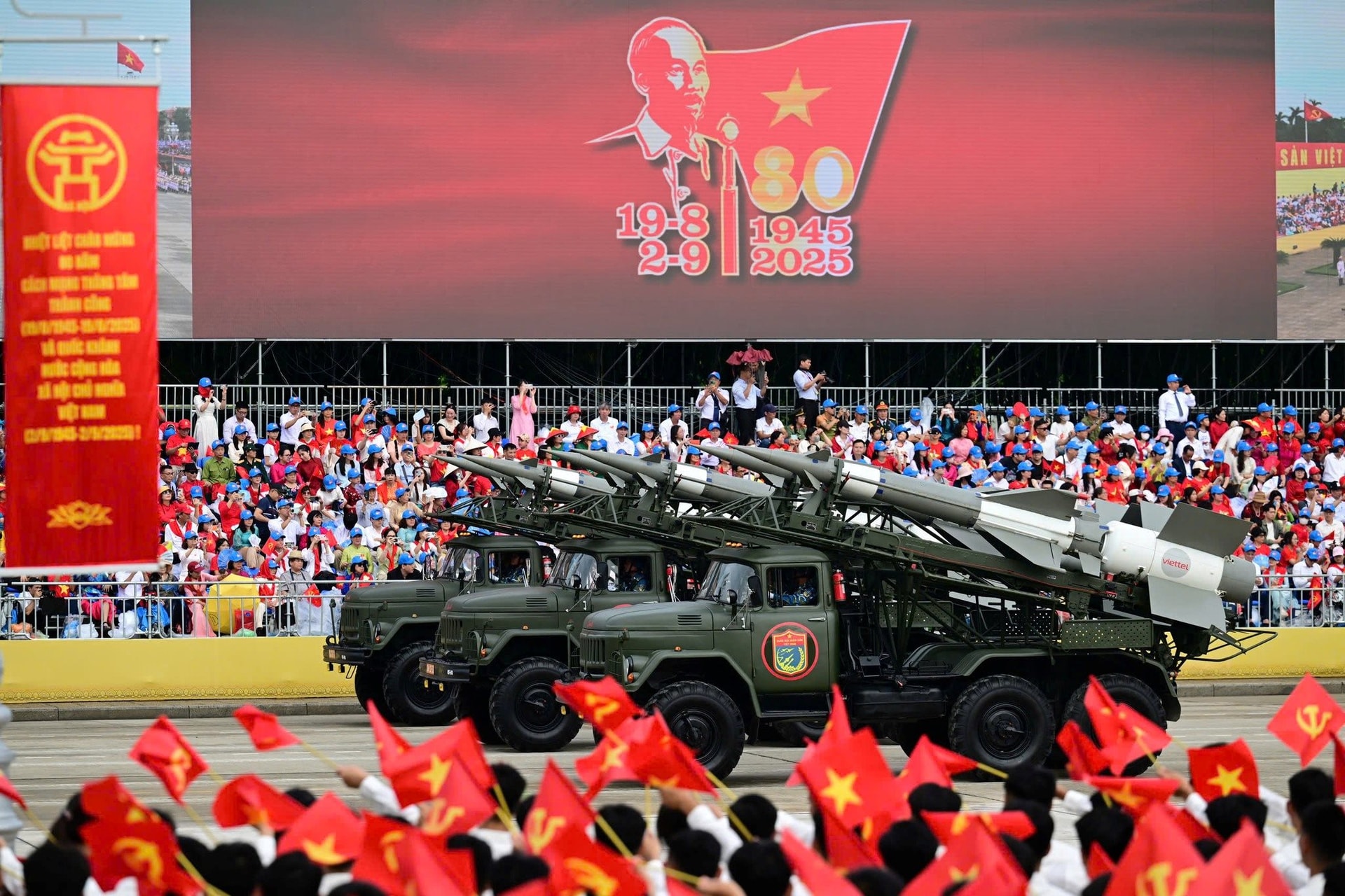 Viettel thu về kỷ lục 220 ngh&igrave;n tỷ đồng - Ảnh 3.