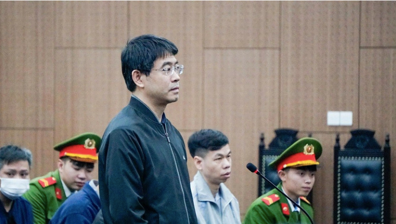 Cựu Cục trưởng Nguyễn Thanh Phong xin lỗi trước t&ograve;a về sai phạm trong ng&agrave;nh Y tế - Ảnh 3.