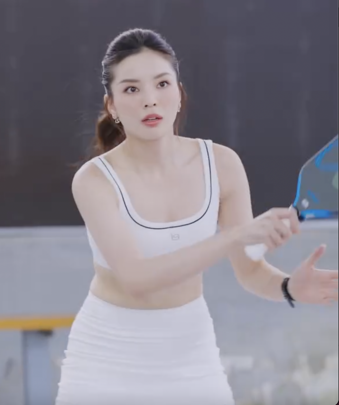 Đi học muộn nhưng thầy xịn khỏi bàn: Kỳ Duyên được Lý Hoàng Nam kèm cặp chơi pickleball, visual trắng phát sáng gây sốt MXH- Ảnh 3. Đi học muộn nhưng thầy xịn khỏi bàn: Kỳ Duyên được Lý Hoàng Nam kèm cặp chơi pickleball, visual trắng phát sáng gây sốt MXH- Ảnh 3.