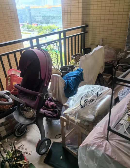 Người giàu không bao giờ đặt 5 thứ này ở ban công, người nghèo lại vô tư chất đống- Ảnh 2. Người giàu không bao giờ đặt 5 thứ này ở ban công, người nghèo lại vô tư chất đống- Ảnh 2.