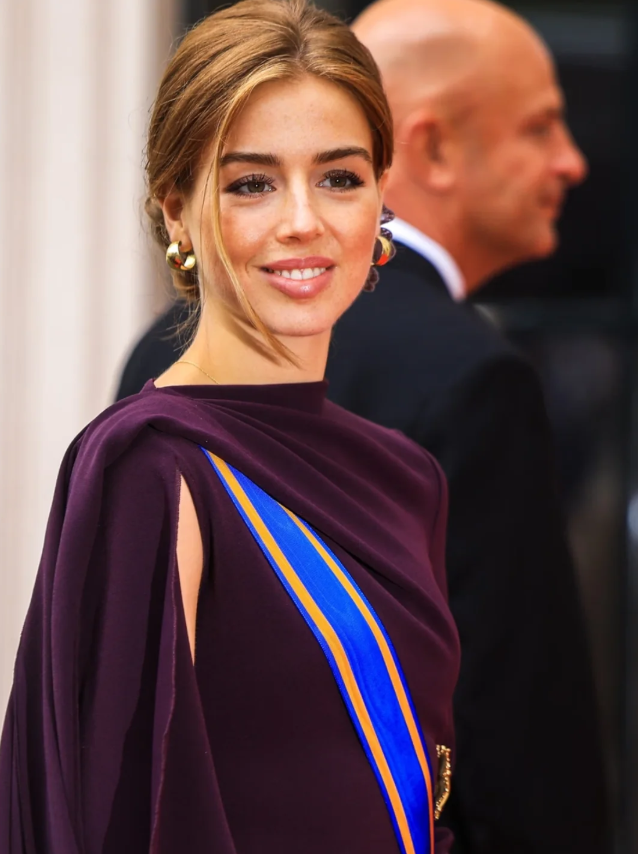 Nhan sắc C&ocirc;ng ch&uacute;a H&agrave; Lan ở tuổi 20 v&agrave; cuộc sống sinh vi&ecirc;n tại London - Ảnh 5.