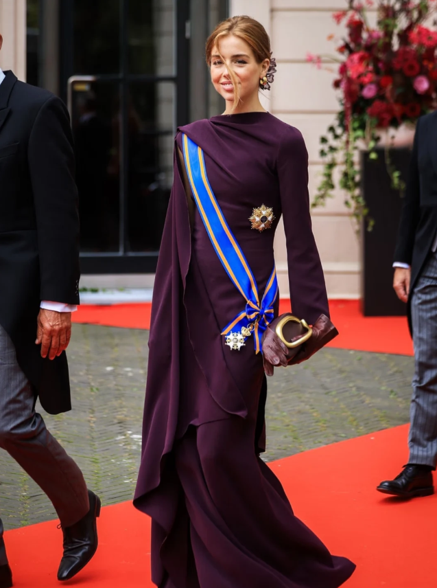 Nhan sắc C&ocirc;ng ch&uacute;a H&agrave; Lan ở tuổi 20 v&agrave; cuộc sống sinh vi&ecirc;n tại London - Ảnh 6.