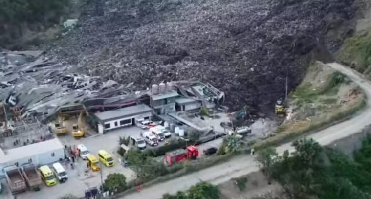 Sạt lở n&uacute;i r&aacute;c ở Cebu: 1 người tử vong, 38 mất t&iacute;ch - Ảnh 1.