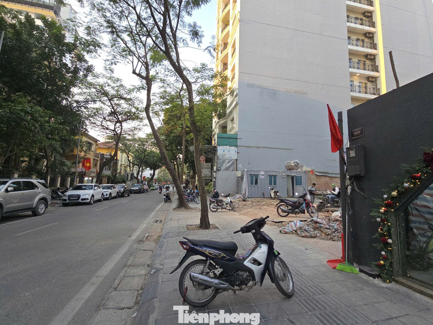 Biệt thự cổ H&agrave; Nội bị ph&aacute; dỡ x&acirc;y cao ốc g&acirc;y b&atilde;o dư luận - Ảnh 2.