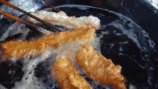 3 m&oacute;n ăn s&aacute;ng bị xếp v&agrave;o nh&oacute;m &ldquo;chất g&acirc;y ung thư bậc nhất&rdquo;, d&ugrave; m&ecirc; đến mấy cũng n&ecirc;n dừng lại- Ảnh 2.