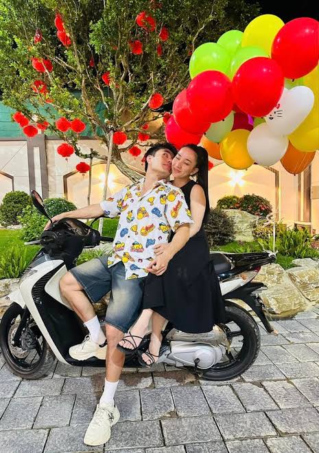 L&ecirc; Dương Bảo L&acirc;m g&acirc;y bất ngờ khi l&agrave;m tạp vụ ở nước ng&ograve;ai giữa cuộc sống bề thế - Ảnh 4.