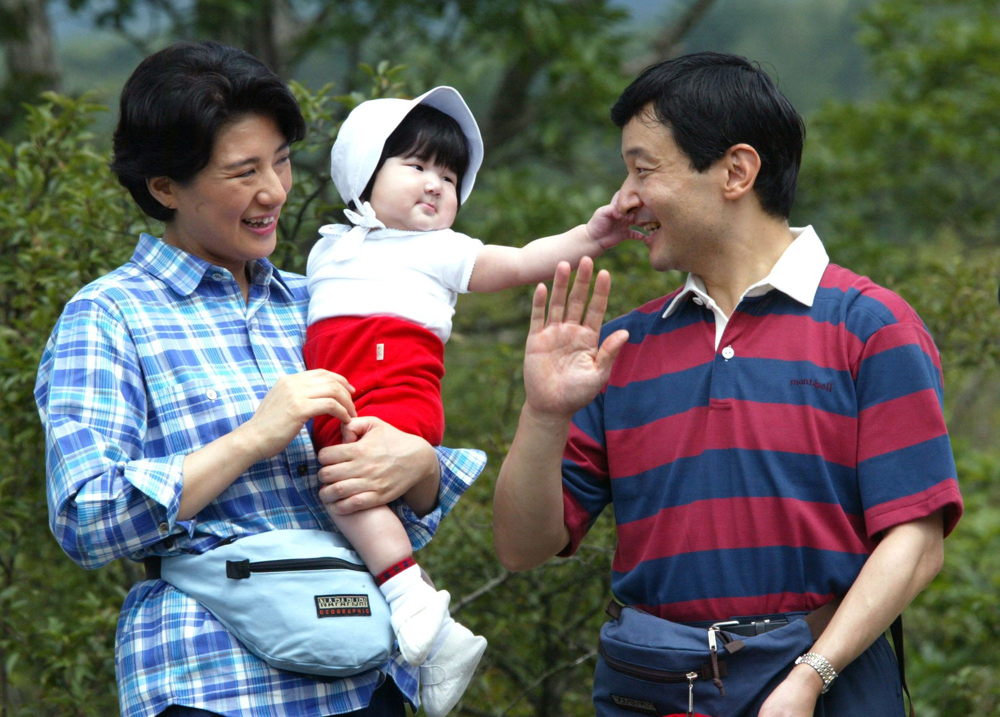 Câu chuyện tình yêu của Masako và Naruhito: Lời hứa bảo vệ đầy ý nghĩa - Ảnh 8. Câu chuyện tình yêu của Masako và Naruhito: Lời hứa bảo vệ đầy ý nghĩa - Ảnh 8.