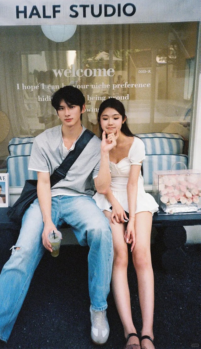 Chi 31 triệu đồng / giờ thu&ecirc; trai đẹp 6 m&uacute;i chụp ảnh: Xu hướng g&acirc;y tranh c&atilde;i 2026 - Ảnh 2.