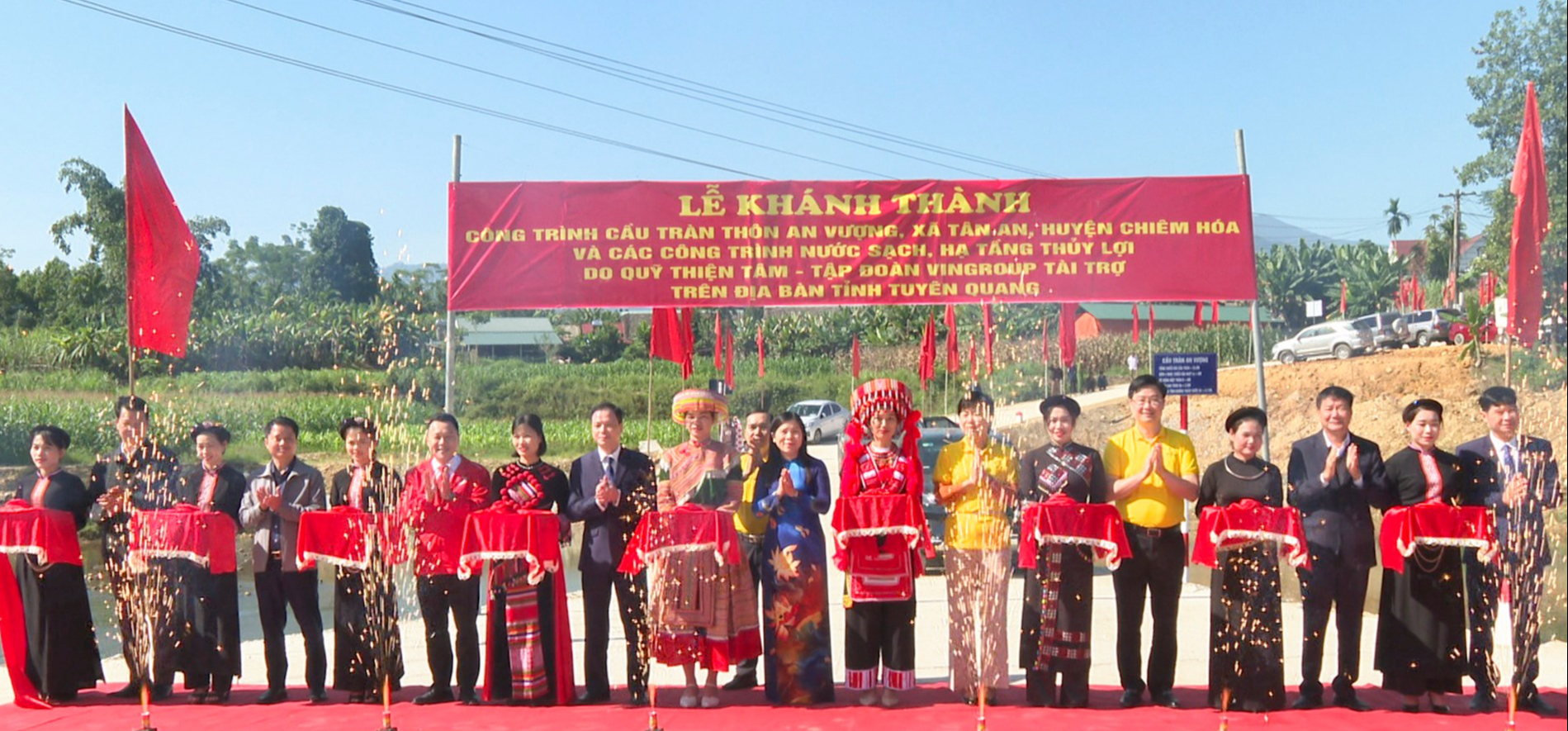 Khánh thành công trình cầu tràn thôn An Vương, tỉnh Tuyên Quang.
