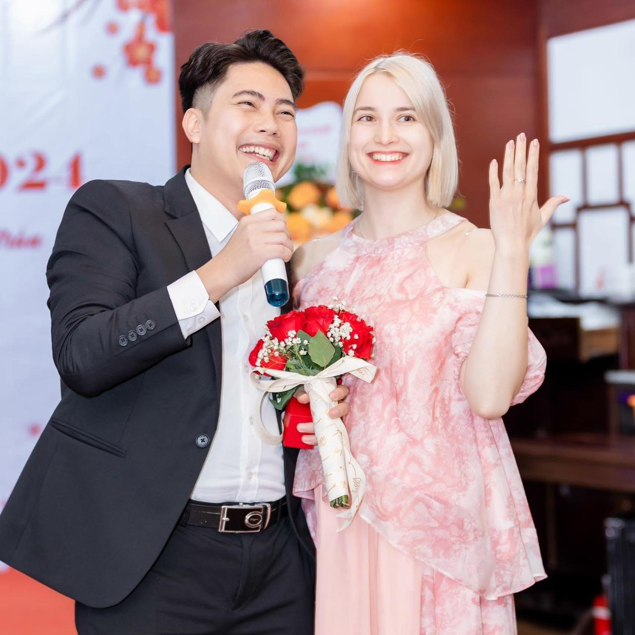 Cô gái Nga yêu sếp người Việt sau vài ngày vào công ty, mẹ chồng nàng dâu mâu thuẫn nảy lửa vì 1 chuyện - Ảnh 1.
