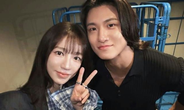 Thái tử phi Yoon Eun Hye hẹn hò "hồng hài nhi" kém 11 tuổi?- Ảnh 1.