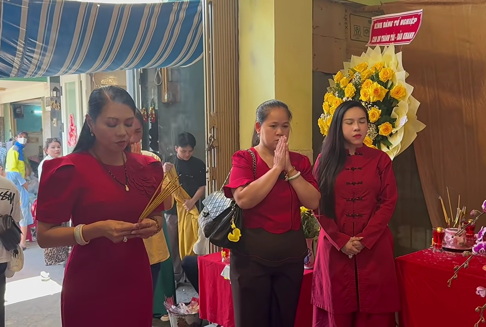 NSƯT Ngọc Huyền từ Mỹ về xin lỗi đồng nghiệp v&agrave; c&uacute;ng Tổ nghề - Ảnh 1.