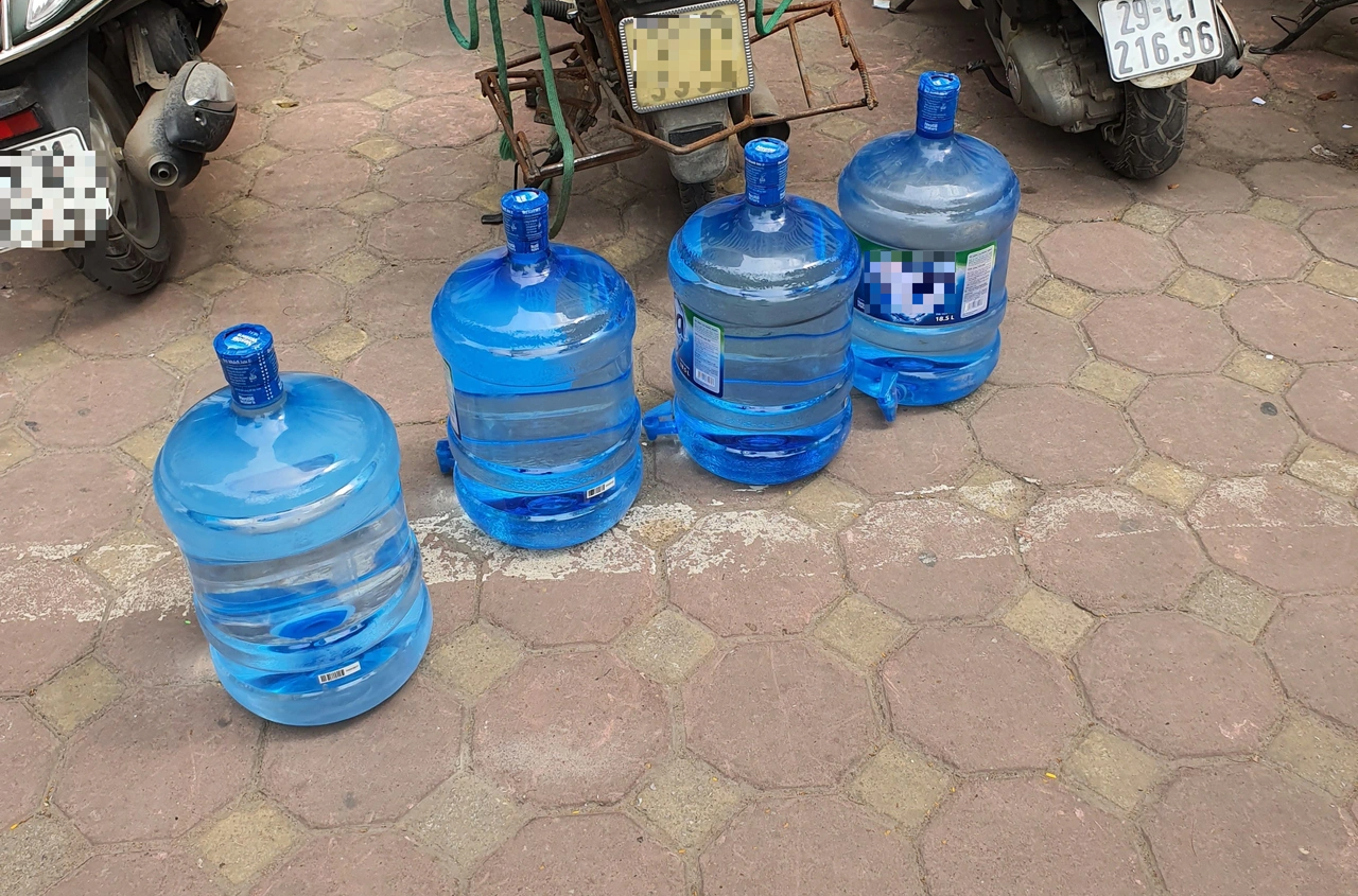 Tất cả người d&acirc;n cần biết 7 sai lầm khi uống nước đ&oacute;ng b&igrave;nh để bảo vệ sức khỏe - Ảnh 3.