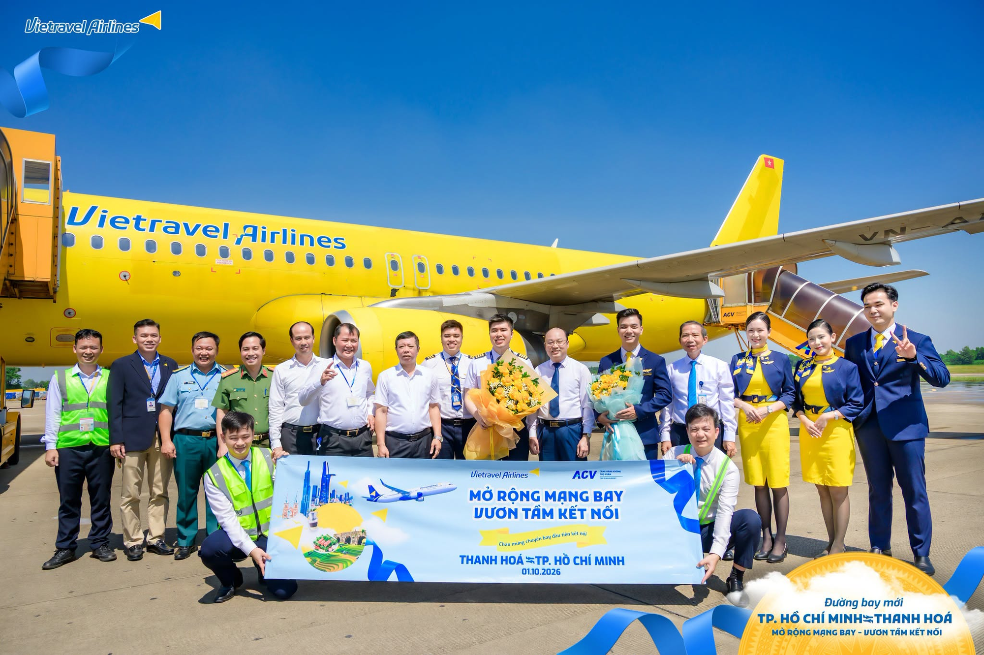 Đ&uacute;ng s&aacute;ng 1/10, chiếc Airbus đặc biệt chở hơn 100 h&agrave;nh kh&aacute;ch hạ c&aacute;nh s&acirc;n bay Thanh H&oacute;a, Gi&aacute;m đốc cảng h&agrave;ng kh&ocirc;ng trực tiếp c&oacute; mặt - Ảnh 5.