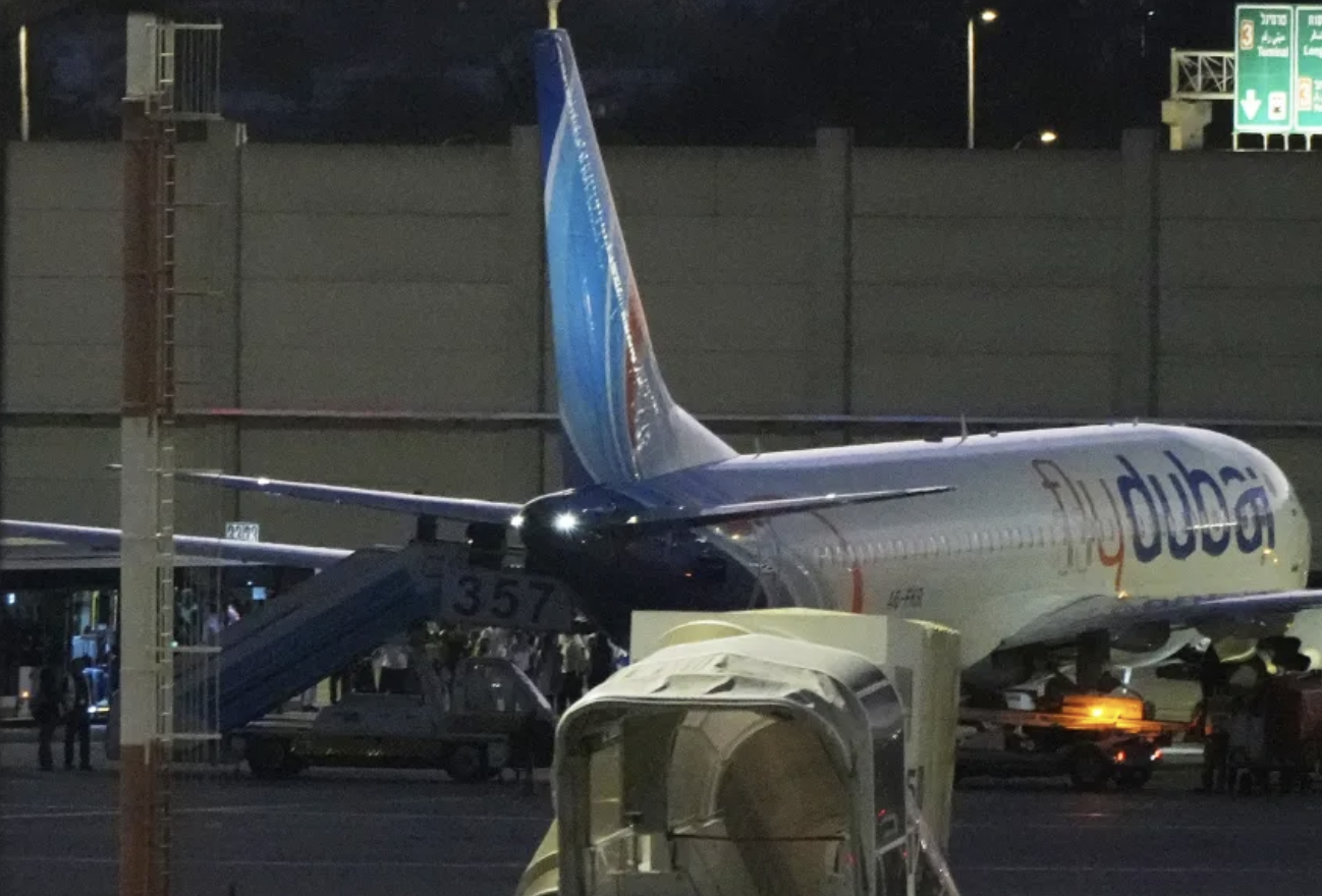 Sự cố h&agrave;ng kh&ocirc;ng chuyến bay Flydubai: Ph&uacute;t sinh tử tr&ecirc;n bầu trời - Ảnh 3.