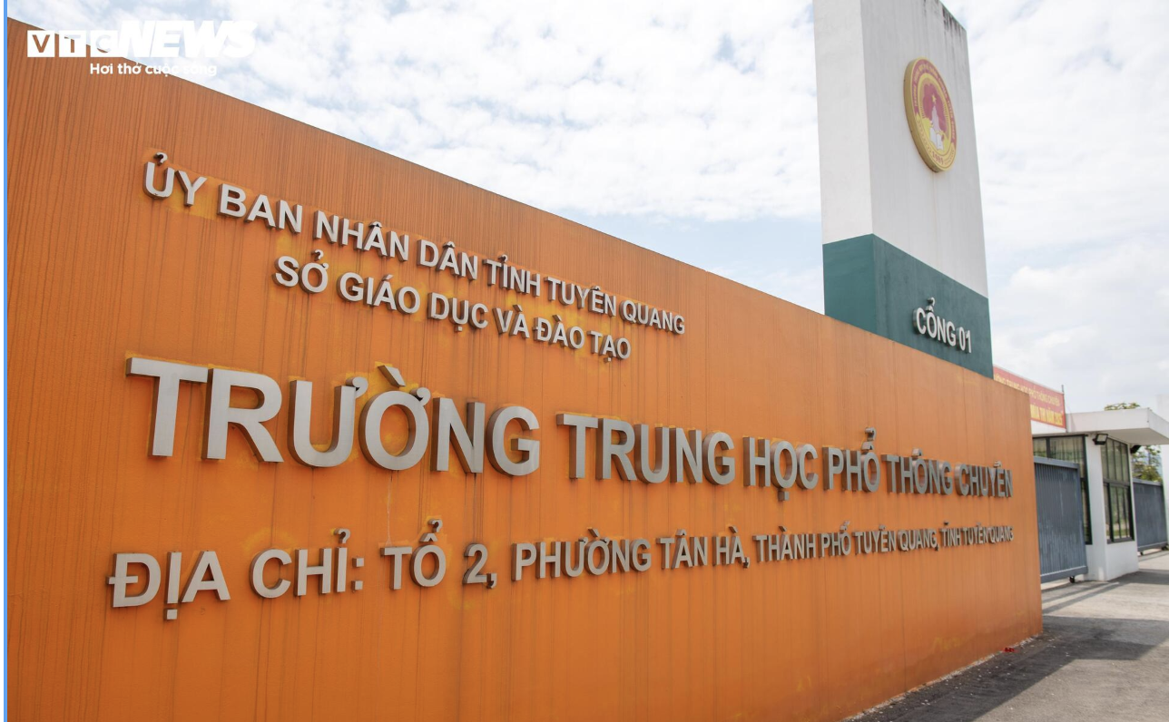 Khởi tố Gi&aacute;m đốc Sở GD - ĐT Tuy&ecirc;n Quang v&agrave; 41 c&aacute;n bộ trong vụ gian lận thi cử 2026 - Ảnh 2.