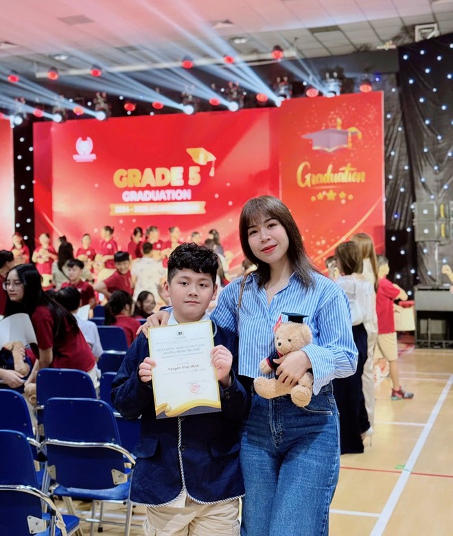 Con trai Mạnh Trường trổ t&agrave;i rửa hết cả "n&uacute;i" b&aacute;t đĩa, b&agrave; x&atilde; nam diễn vi&ecirc;n "thả th&iacute;nh": "Con d&acirc;u tương lai đ&atilde; y&ecirc;n t&acirc;m chưa?" - Ảnh 5.