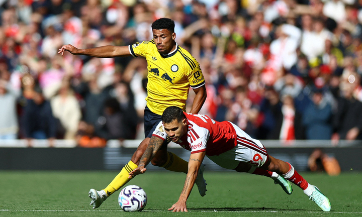 Arsenal ngược d&ograve;ng thắng Leeds United 2 - 1 , Bruno Guimaraes tỏa s&aacute;ng trong trận đấu hấp dẫn - Ảnh 2.