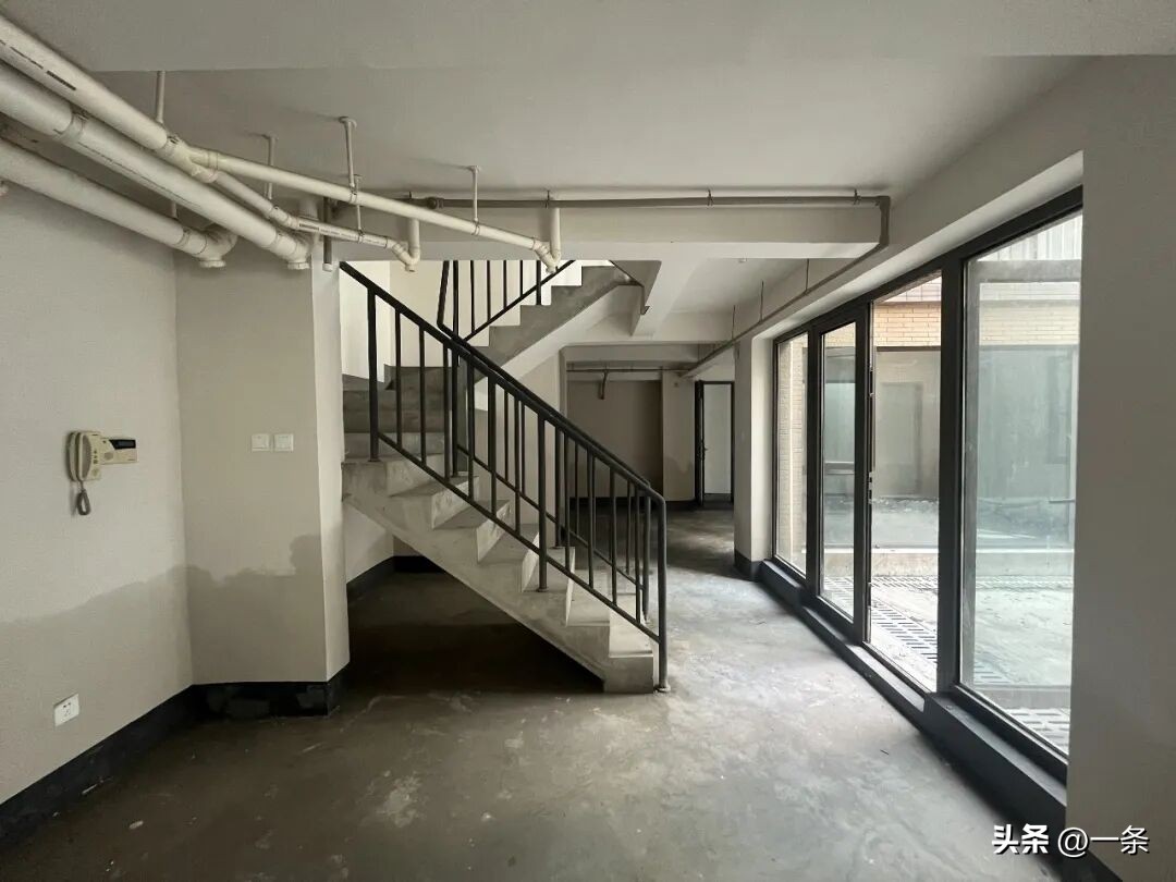 Cặp đôi cải tạo căn nhà 350m² ở ngọai ô: Cuộc sống không cần sở hữu - Ảnh 4. Cặp đôi cải tạo căn nhà 350m² ở ngọai ô: Cuộc sống không cần sở hữu - Ảnh 4.