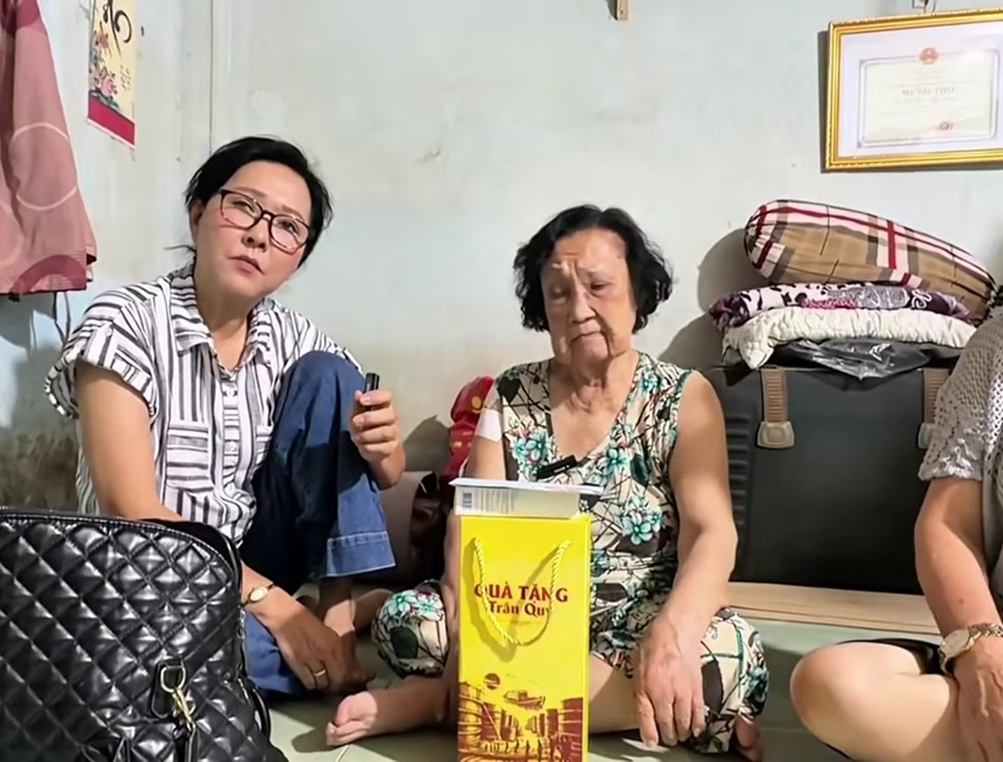 Nữ nghệ sĩ Hoa Mỹ Hạnh bật kh&oacute;c: Kh&oacute; khăn chồng chất trong cuộc sống hiện tại - Ảnh 1.