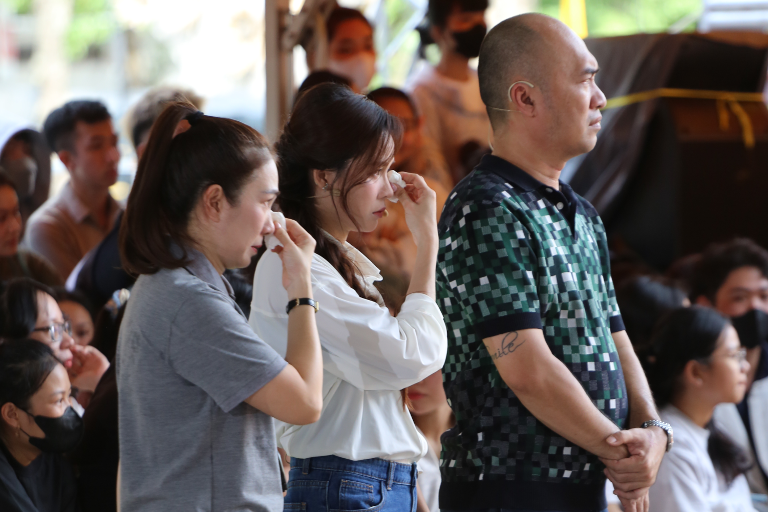 Diễn viên Sam bật khóc khi nghe ước mơ của em nhỏ Lâm Ngọc Nhi trong chương trình Mái ấm gia đình Việt - Ảnh 3. Diễn viên Sam bật khóc khi nghe ước mơ của em nhỏ Lâm Ngọc Nhi trong chương trình Mái ấm gia đình Việt - Ảnh 3.