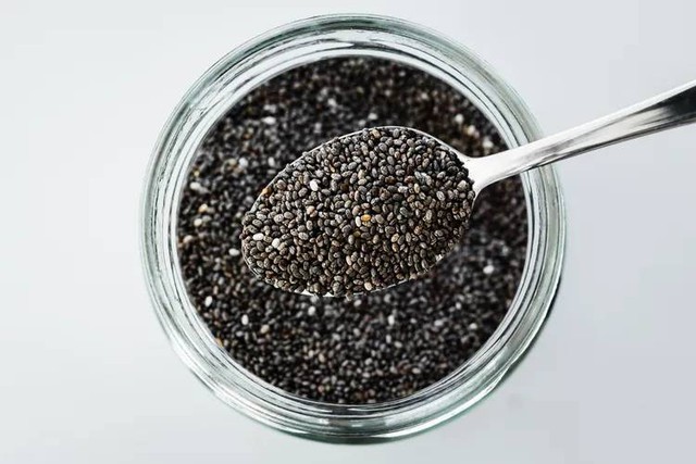 15 thực phẩm gi&agrave;u omega-3 hơn quả &oacute;c ch&oacute;: Kh&ocirc;ng chỉ c&oacute; c&aacute; hồi, nhiều m&oacute;n quen thuộc cũng l&agrave; nguồn bổ sung tuyệt vời- Ảnh 2.