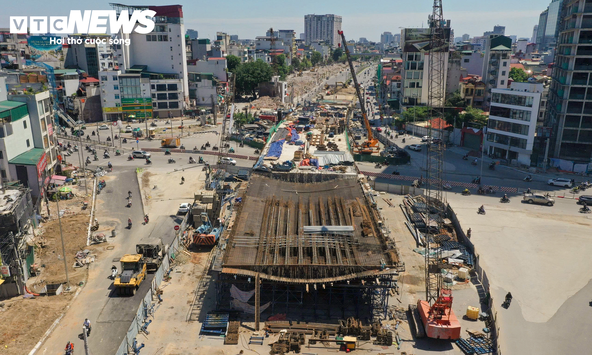 Cận cảnh thi c&ocirc;ng hai cầu vượt V&agrave;nh đai 1 H&agrave; Nội 2026 - Ảnh 11.