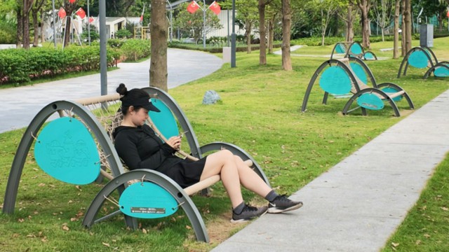 Sự thật bất ngờ về ghế công viên làm từ rác thải tái chế tại Thâm Quyến - Ảnh 1. Sự thật bất ngờ về ghế công viên làm từ rác thải tái chế tại Thâm Quyến - Ảnh 1.