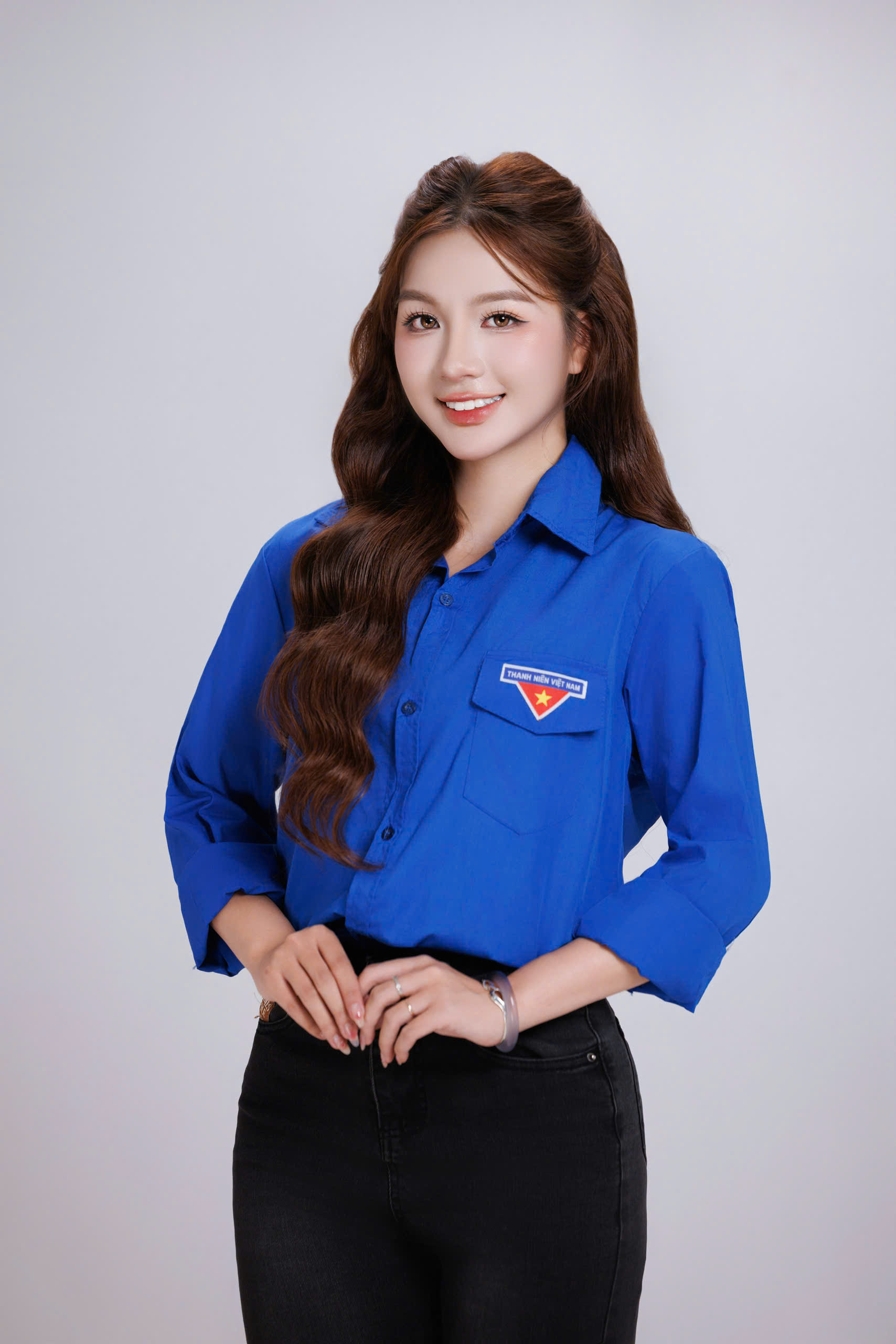 Nữ sinh 18 tuổi Phạm Xu&acirc;n Uy&ecirc;n: Từ t&igrave;nh y&ecirc;u &aacute;o d&agrave;i đến danh hiệu Đại sứ Dạ hội - Ảnh 3.