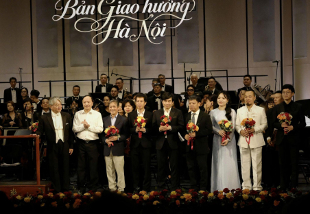 Nghệ sĩ Trần Hồng Nhung, Nguyễn Thị Mỹ Dung kể chuyện H&agrave; Nội bằng tiếng đ&agrave;n trong &ldquo;Hướng về H&agrave; Nội&rdquo; - Ảnh 2.