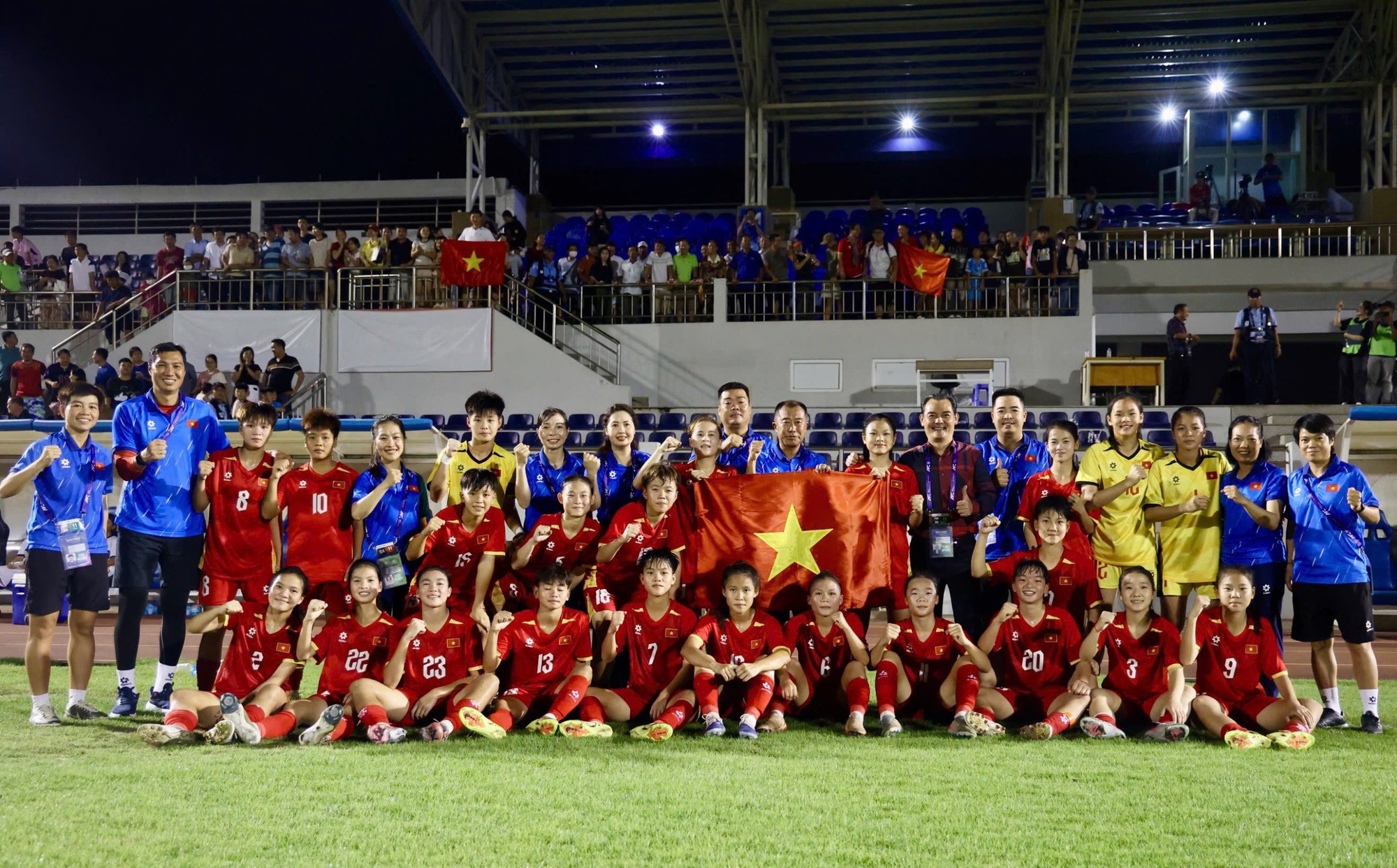Giải ch&acirc;u &Aacute;: Việt Nam, Th&aacute;i Lan đồng loạt gi&agrave;nh v&eacute;, Malaysia bị loại đầy cay đắng tr&ecirc;n s&acirc;n nh&agrave; - Ảnh 1.