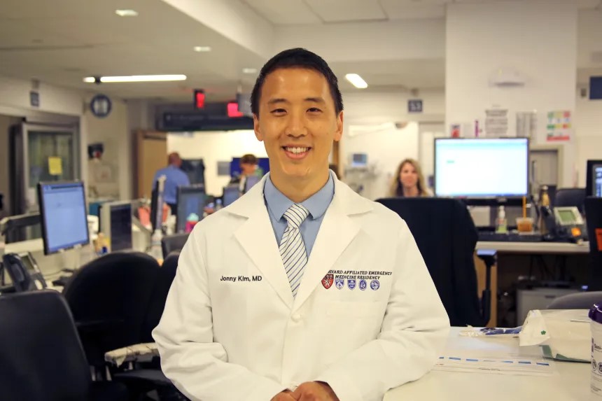 Hồ sơ ấn tượng của Jonny Kim: Navy SEAL , bác sĩ Harvard và phi hành gia NASA - Ảnh 2. Hồ sơ ấn tượng của Jonny Kim: Navy SEAL , bác sĩ Harvard và phi hành gia NASA - Ảnh 2.