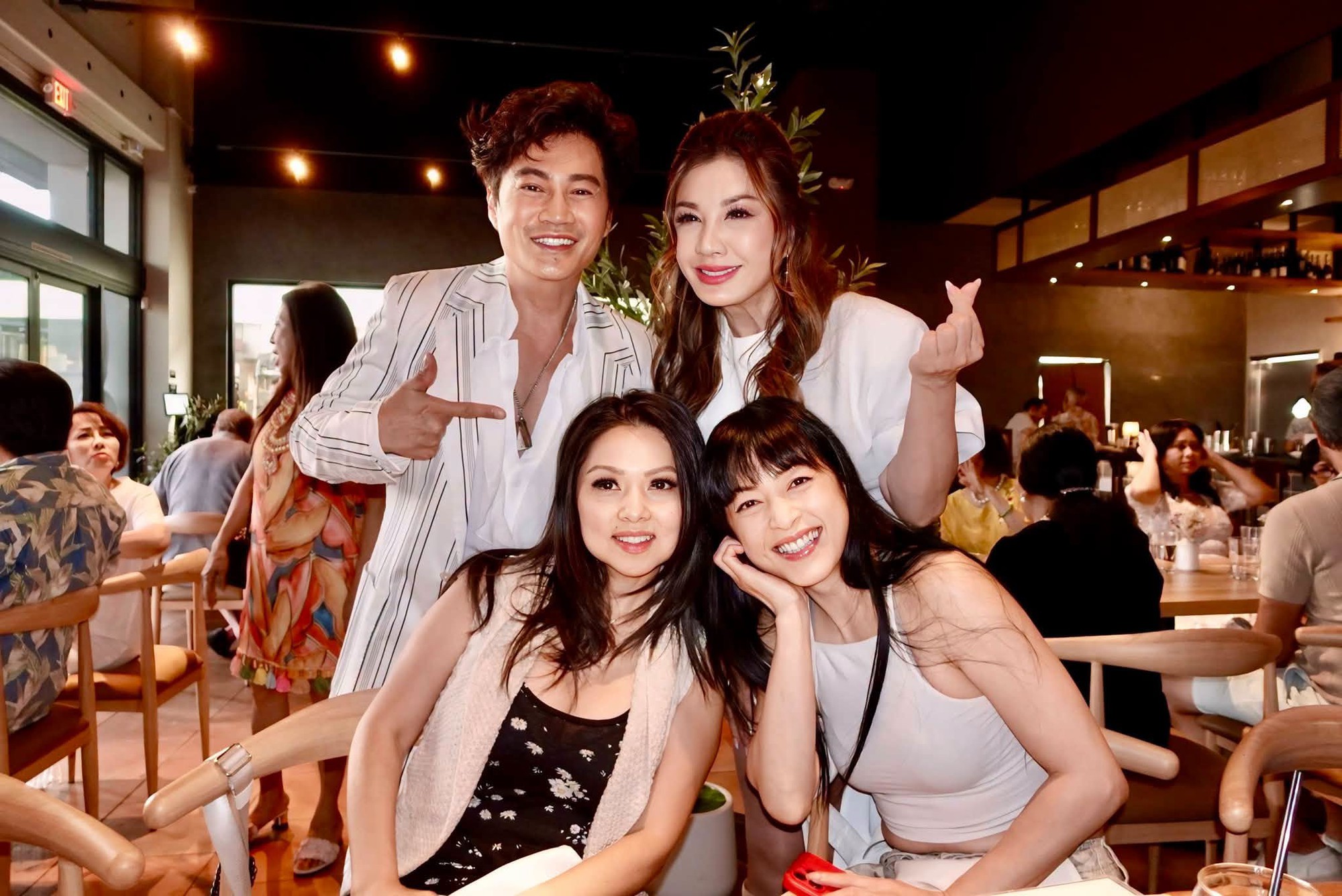 Trizzie Phương Trinh chia sẻ t&igrave;nh bạn 40 năm với Th&aacute;i T&agrave;i Trong giới nghệ sĩ - Ảnh 1.