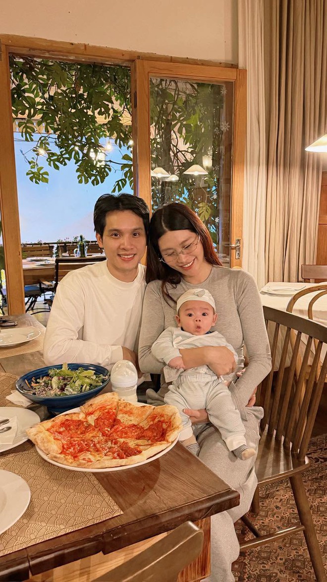 Á hậu Vbiz cưới chủ tịch Hotel Colline, sinh con trai 6 tháng tuổi giống bố y đúc- Ảnh 1.